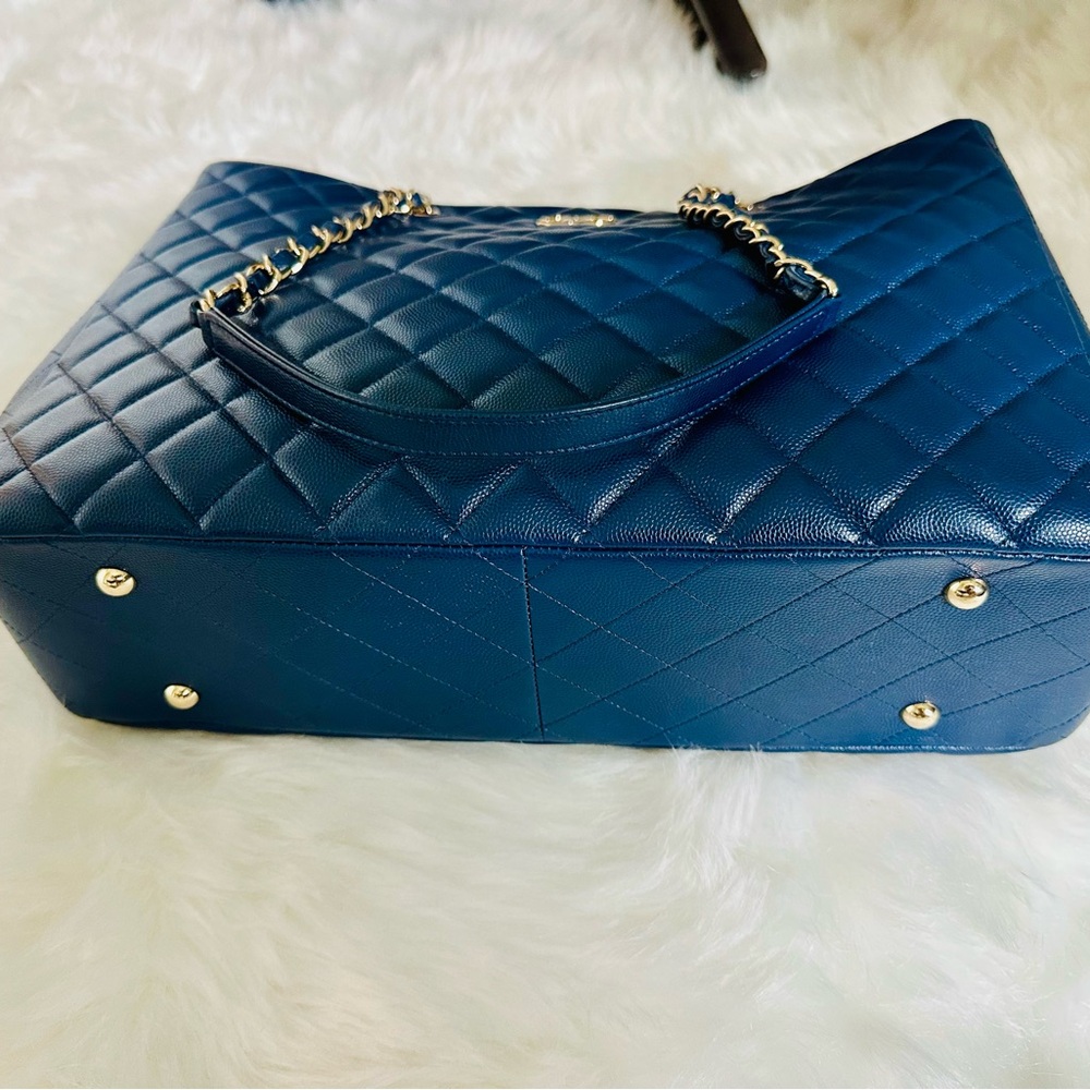 CHANEL Navy Quilted Tote with Chain Straps - Picture 6 of 12